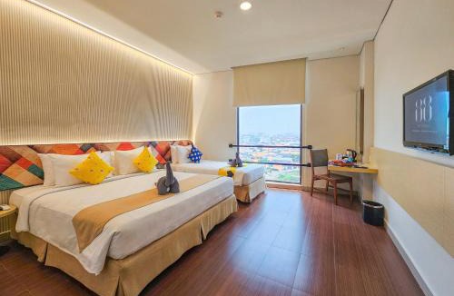 Surabaya Hotel | Hotel 88 Embong Malang Tunjungan Surabaya by WH - Breakfast with The Best View on The Highest Floor and Strategic Location in The City Center