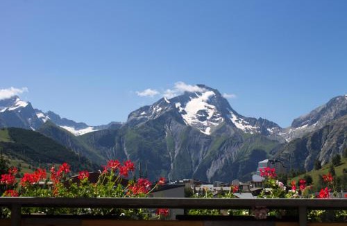 Mont-de-Lans Hotel | Hotel Adret