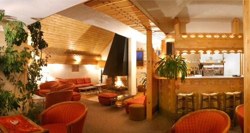 Mont-de-Lans Hotel | Hotel Adret