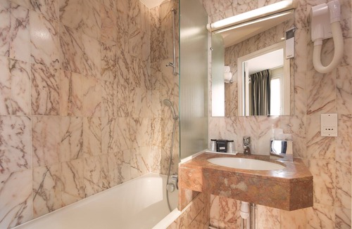 Saint-Vincent-de-Paul Hotel | Hotel Albert 1er Paris Lafayette