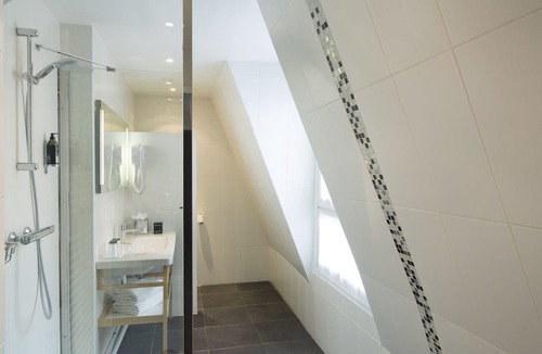 Saint-Vincent-de-Paul Hotel | Hotel Albert 1er Paris Lafayette