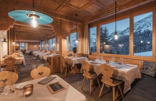 Arosa Hotel | Hotel Alpensonne - Panoramazimmer & Restaurant