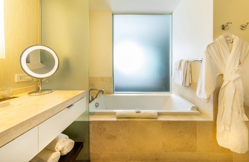 Naperville Hotel | Hotel Arista