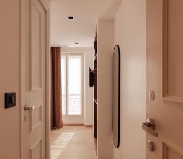 Quartier de la Folie-Mericourt Hotel | Hotel Au Coeur du Haut Marais