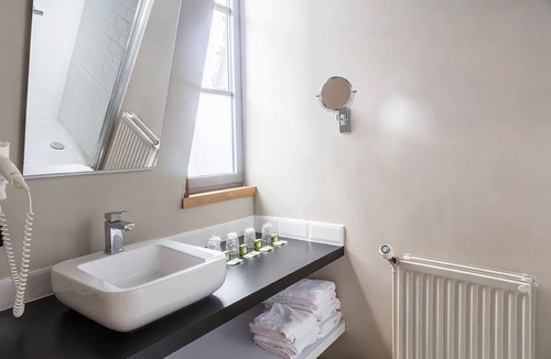 Bergues Hotel | Hotel Au Tonnelier