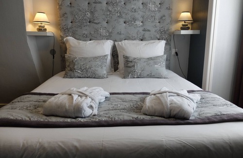 Montreuil-sur-Mer Hotel | Hotel Aux Temps d'Em