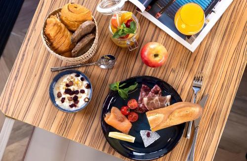 Saint-Vincent-de-Paul Hotel | Hotel Avalon - Paris Gare du Nord