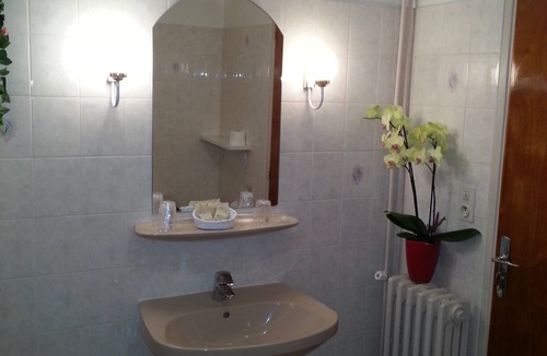 La Freissinouse Hotel | Hotel Azur