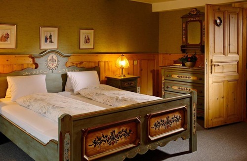 Wilderswil Hotel | Hotel Bären - INCL. LIFT PASS Double room/2 addl. beds, shower/wc (max. 3 adults 1 child), HB