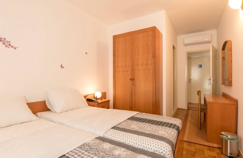Starigrad Hotel | Hotel Barba