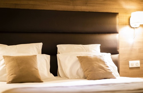 Onet-le-Chateau Hotel | Hotel Bastide