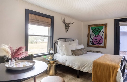 Round Top Hotel | Hotel Bebe | Bungalow 3 | Pool+Fire Pit