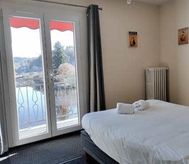 Peyrat-le-Chateau Hotel | Hotel - Bistro - Bar - PMU Le Bellerive