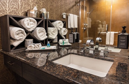 Southeast Calgary Hotel | Hotel Blackfoot