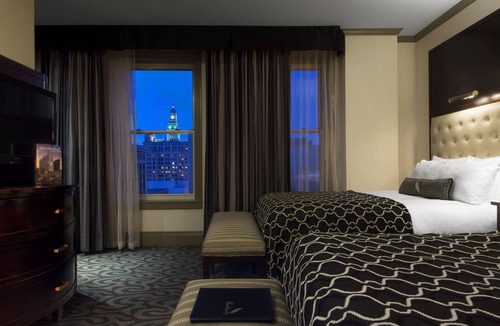 Downtown Hotel | Hotel Blackhawk, Autograph Collection