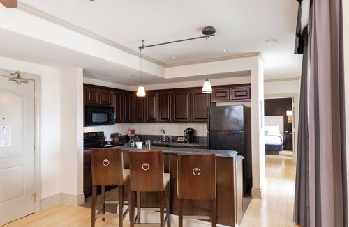 Downtown Hotel | Hotel Blackhawk, Autograph Collection