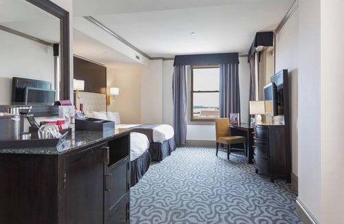 Downtown Hotel | Hotel Blackhawk, Autograph Collection