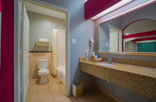 Clear Lake Shores Hotel | Hotel Bliss Kemah