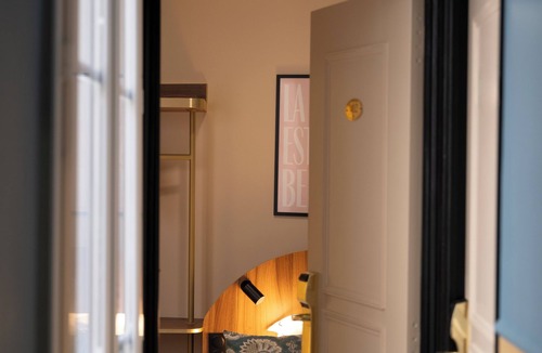 Clignancourt Hotel | Hotel BoroNali