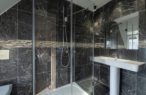 Clignancourt Hotel | Hotel BoroNali