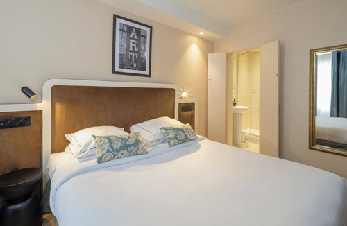 Clignancourt Hotel | Hotel BoroNali
