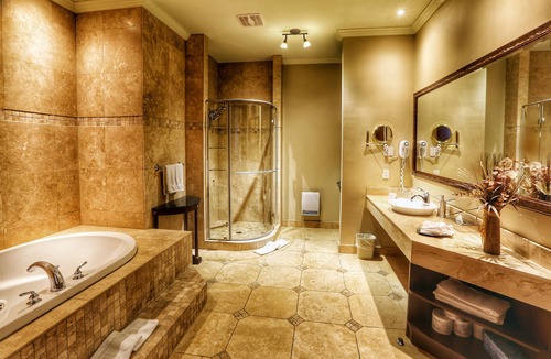 Brossard Hotel | Hotel Brossard, an Ascend Collection Hotel