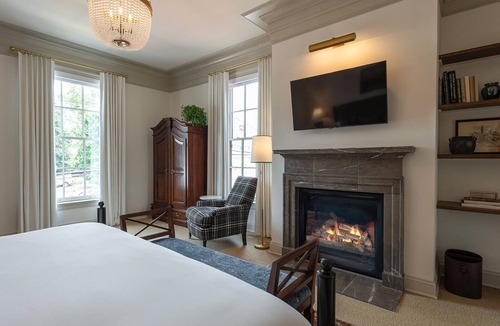 Leesburg's Old and Historic District Hotel | Hotel Burg