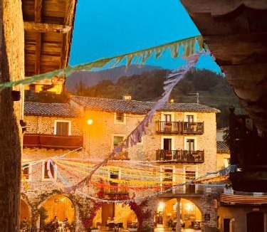 Santa Pau Hotel | Hotel Cal Sastre