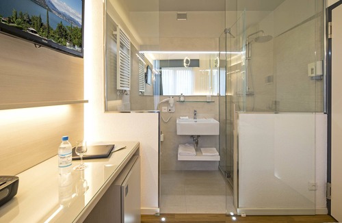 Bissone Hotel | Hotel Campione