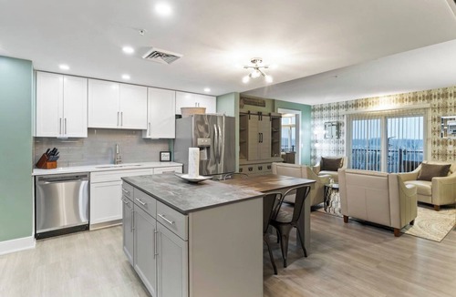 Canandaigua Condo | Hotel Canandaigua Lakefront Condo - Pool/Hot Tub