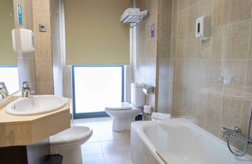 Burgos Hotel | Hotel Cardeña by gaiarooms