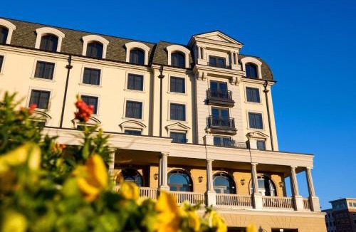 Carmel Hotel | Hotel Carmichael, Autograph Collection