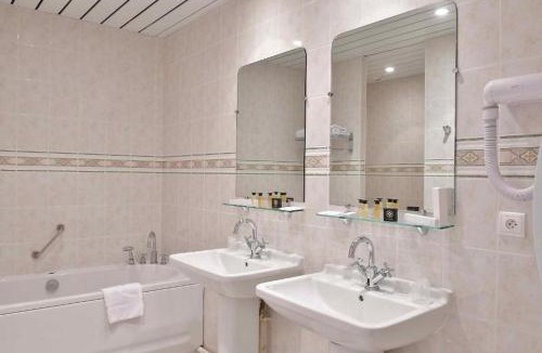 Ay Hotel | Hotel Castel Jeanson