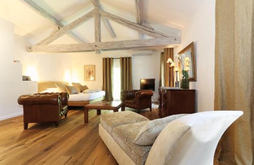 St.-Remy-de-Provence Hotel | Hotel Château Des Alpilles