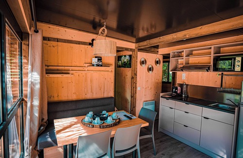 Coulandon Hotel | Hotel Chalet Montegut