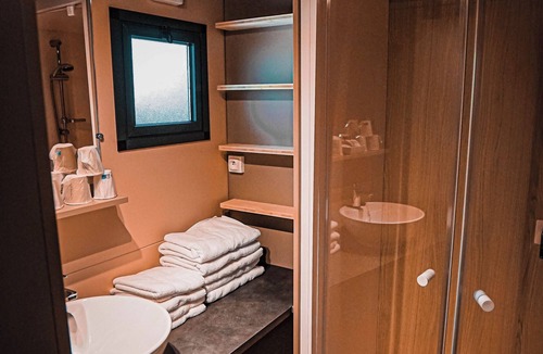 Coulandon Hotel | Hotel Chalet Montegut