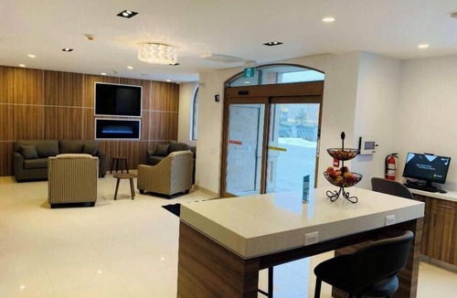 Northeast Mississauga Apartment | Hotel Chandni Victoria -King Room