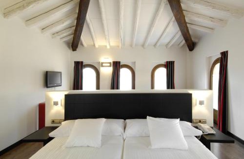 Daroca Hotel | Hotel Cienbalcones