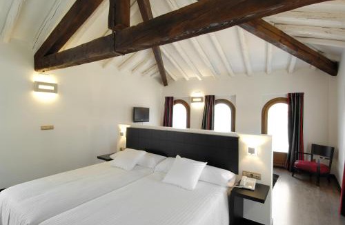 Daroca Hotel | Hotel Cienbalcones