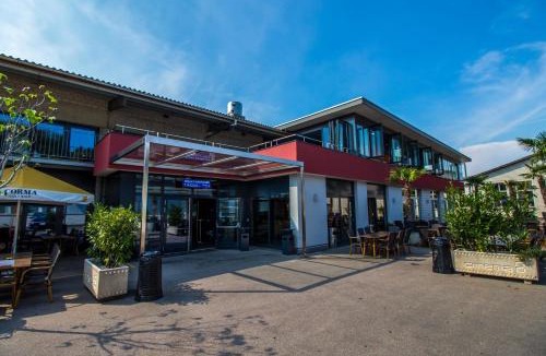 Schoftland Hotel | Hotel Cinema 8