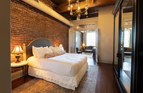Downtown Knoxville Hotel | Hotel Cleo, Knoxville Downtown, a Tribute Portfolio Hotel