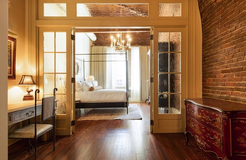 Downtown Knoxville Hotel | Hotel Cleo, Knoxville Downtown, a Tribute Portfolio Hotel