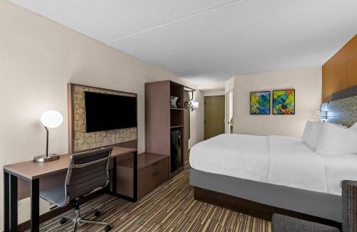 East Syracuse Hotel | Hotel Concord Syracuse, an Ascend Collection Hotel