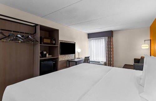 East Syracuse Hotel | Hotel Concord Syracuse, an Ascend Collection Hotel