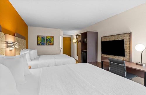 East Syracuse Hotel | Hotel Concord Syracuse, an Ascend Collection Hotel