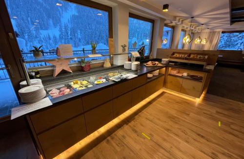 Ravaisch Hotel | Hotel Cresta