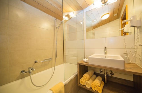 Ravaisch Hotel | Hotel Cresta