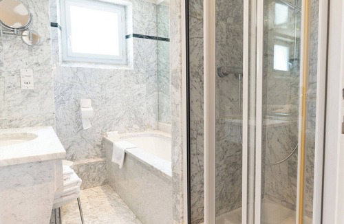 Chalons-en-Champagne Hotel | Hotel D'Angleterre