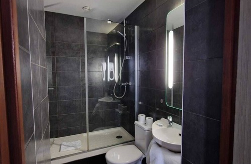 Levallois-Perret Hotel | Hotel D'Anjou