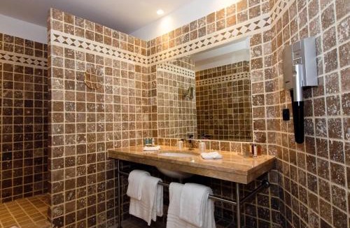 Quartier Vieux Marche-Cathedrale Hotel | Hôtel de Bourgtheroulde, Autograph Collection